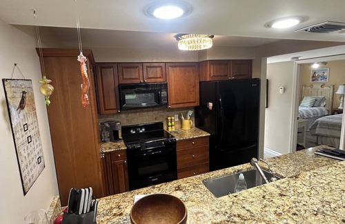 South Beach Condominio | Beautiful Condo with Marina View and Minutes walk to Private Beach!
