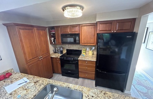 South Beach Condominio | Beautiful Condo with Marina View and Minutes walk to Private Beach!
