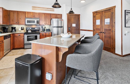 Snowshoe Apartamento | Beautiful Corner Unit Wraparound Balcony Underground Parking