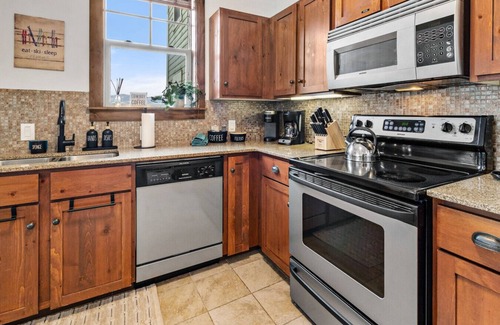 Snowshoe Apartamento | Beautiful Corner Unit Wraparound Balcony Underground Parking