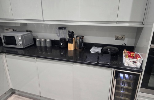 Sittingbourne Casa | Beautiful &Cosy. Home Sweet Home FOR FAMILY OR WORK GROUP-SITTINGOURNE. KENT