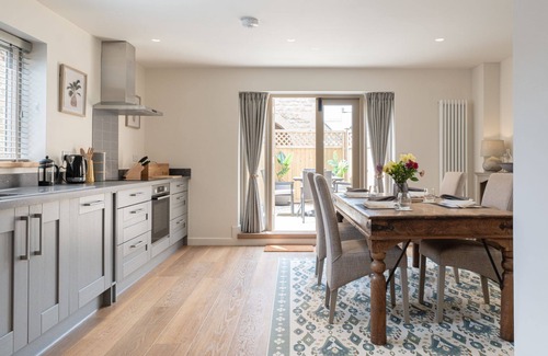 Moreton-in-Marsh Cabaña | Beautiful Cotswold Holiday Home - The Puzzle House