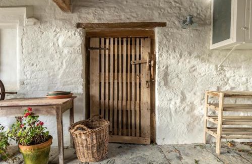 Tytherington Casa | Beautiful Cotswold Farmhouse with Hot tub
