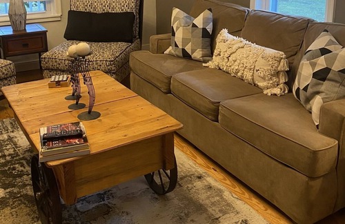 Berkeley Springs Cabaña | Beautiful Cottage Just Minutes from Town