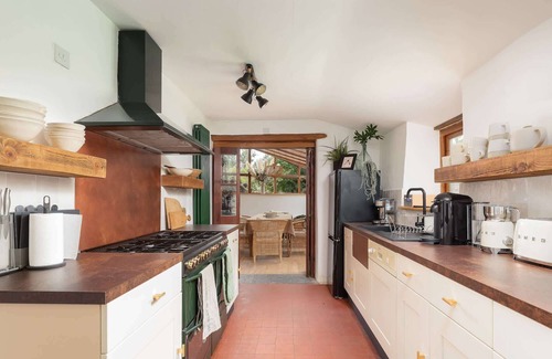 Chilcompton Casa | Beautiful Cottage nr Mendip Hills, Private Parking