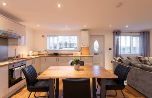 Durham Casa | Beautiful Cottage in Durham with Pool Table