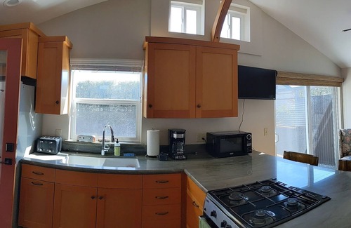 Cayucos Cabaña | Beautiful Cottage in the quiet hills of Cayucos-minutes from the beach!