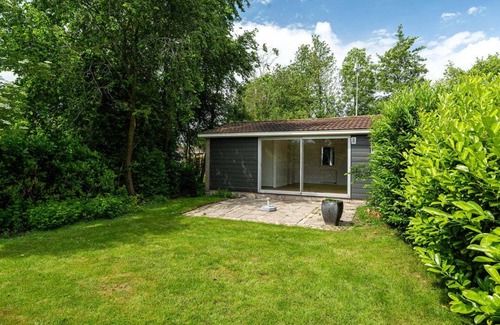 Grou Casa | Beautiful cottage in the heart of Friesland surrounded by Frisian Lakes and greenery