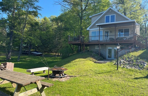 Crivitz Cabaña | Beautiful cottage on Crooked Lake! Sleeps 9 comfortably.