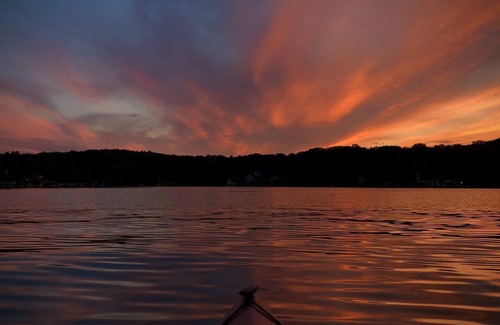 Winchester Casa | Beautiful Cottage on the Number One Lake in CT