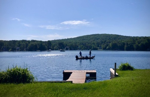 Winchester Casa | Beautiful Cottage on the Number One Lake in CT