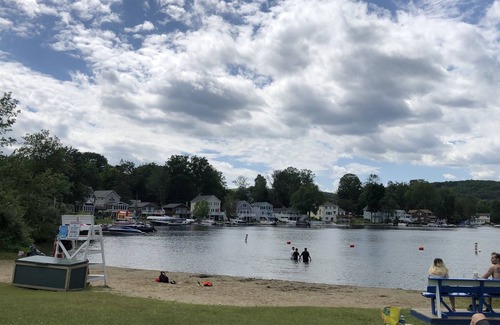 Winchester Casa | Beautiful Cottage on the Number One Lake in CT