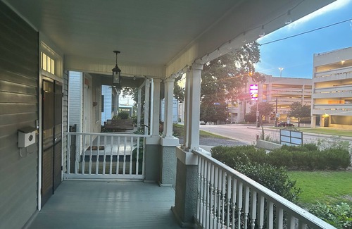 Historic Downtown Baton Rouge Casa | Beautiful Cottage - Prime Downtown Location