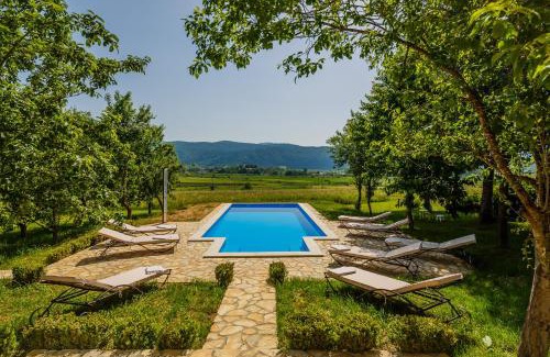 Municipality of Plaski Casa | Beautiful cottage with heated pool for 22 ppl