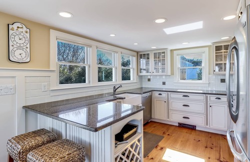 Dennis Cabaña | Beautiful Cottage with Private Association Rights