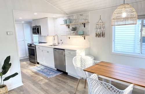 Lakeview Casa | Beautiful cottage with lake access and bonus entertaining space!
