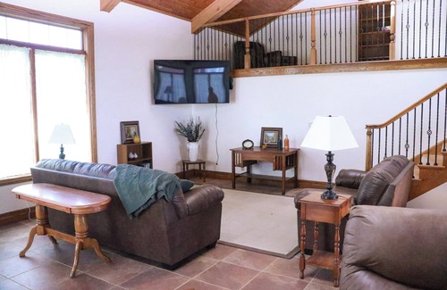 Hadley Casa | Beautiful country estate perfect for small weddings, retreats & large families!