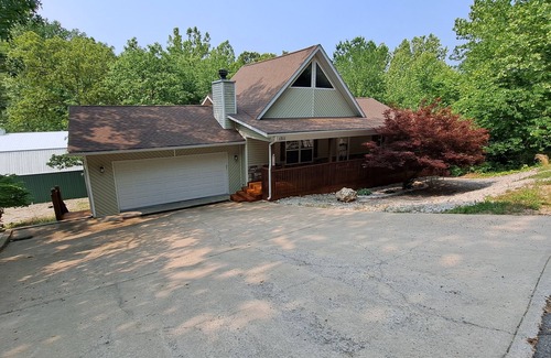Osage Beach Casa | Beautiful country home on three acres and three hundred feet of waterfront..