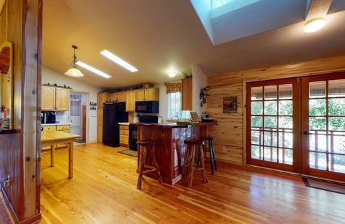 South Fork Cabina | Beautiful country main house next to mountains w/new barn & corral/free WiFi