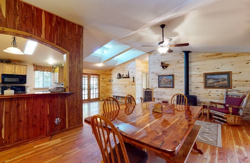 South Fork Cabina | Beautiful country main house next to mountains w/new barn & corral/free WiFi