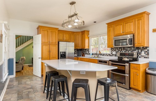Cross Keys Casa | Beautiful Country Escape with gorgeous mountain views, Swim Spa, Game Room