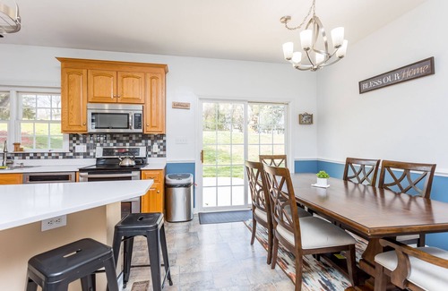 Cross Keys Casa | Beautiful Country Escape with gorgeous mountain views, Swim Spa, Game Room
