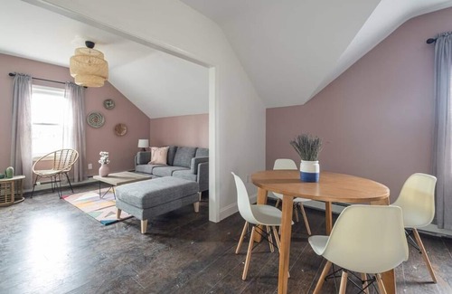 Federal Hill Apartamento | Beautiful & Cozy Apt For Your Group ★ Hosts 6 People | Near Downtown & Fed. Hill