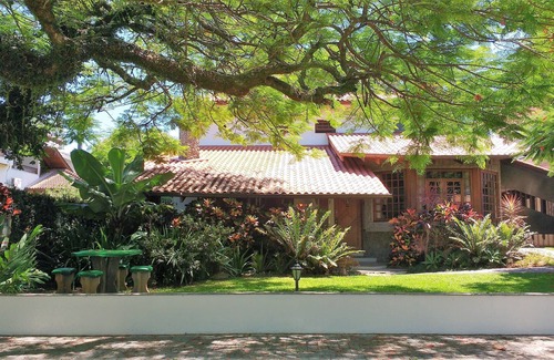 Jurere Internacional Casa | Acogedor y confortable, a 350 metros de la playa y del centro. Piscina, spa, 6 habitaciones con aire acondicionado.