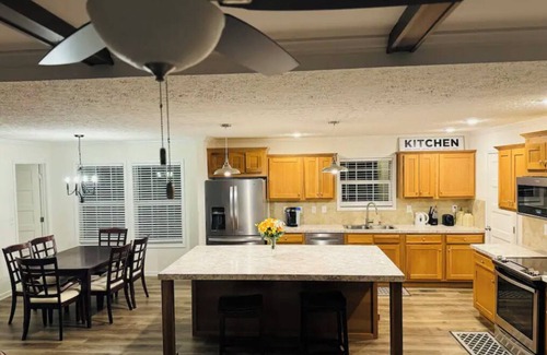 Concord Casa | Beautiful, Cozy home in Concord providing a spacious & tranquil retreat