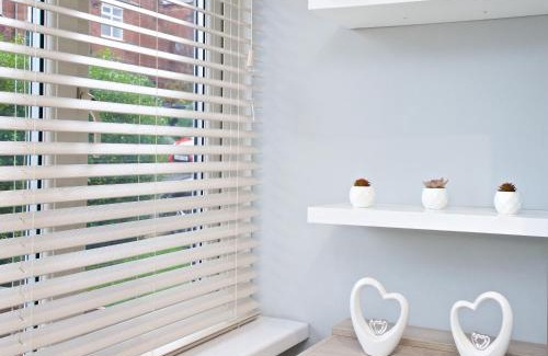 Manchester Casa | Beautiful Cozy Home With Free Parking