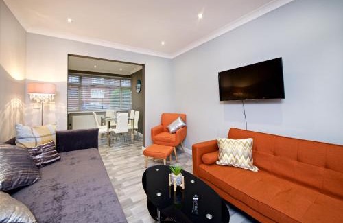 Manchester Casa | Beautiful Cozy Home With Free Parking