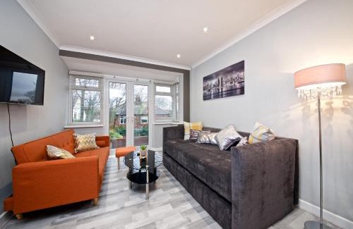 Manchester Casa | Beautiful Cozy Home With Free Parking