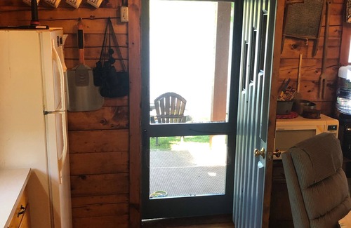 Dedham Cabina | Beautiful cozy Maine log cabin on the water.