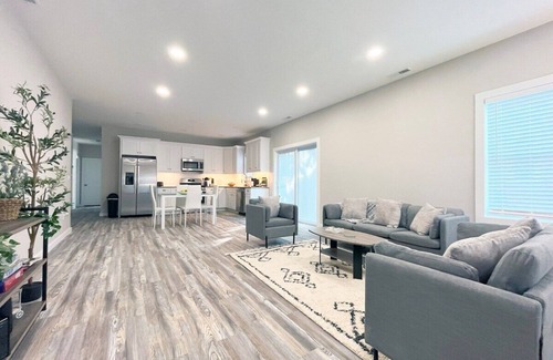 Cleveland Heights Casa | Beautiful Cozy *New Build Home* - Pet Friendly
