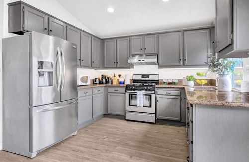Stevenson Ranch Casa | Beautiful Cozy Home Near Magic Mountain & Shopping in Stevenson Ranch