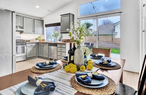 Stevenson Ranch Casa | Beautiful Cozy Home Near Magic Mountain & Shopping in Stevenson Ranch