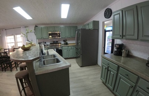 Albany Casa | **Beautiful Creekside Retreat! minutes from Dale Hollow Lake