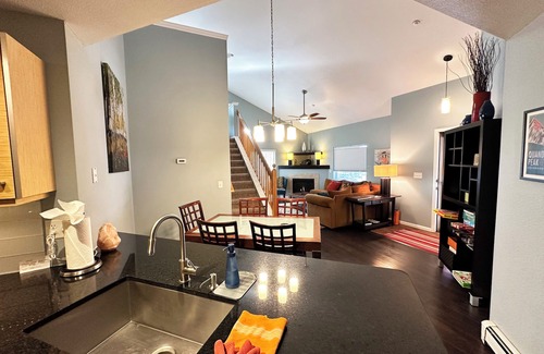 Breckenridge Condominio | Hermosa Creekside Condominio - 2 dormitorios + Loft