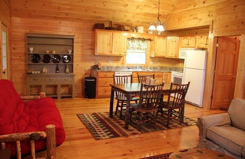 Blue Ridge Cabina | Hermosa cabaña personalizada en casi 2 acres con mucha privacidad