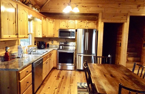 Blue Ridge Cabina | Hermosa cabaña personalizada en casi 2 acres con mucha privacidad