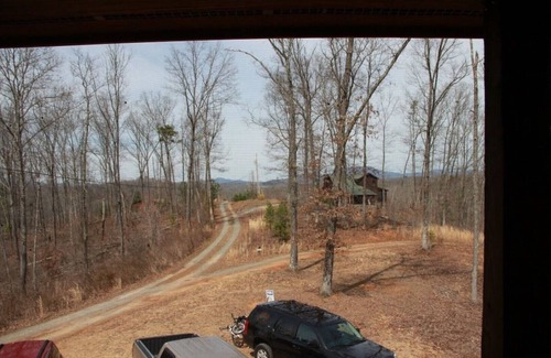 Blue Ridge Cabina | Hermosa cabaña personalizada en casi 2 acres con mucha privacidad