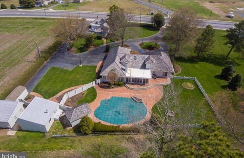 Selbyville Casa | Beautiful custom home on 1.5 acres with large heated saltwater pool and spa!