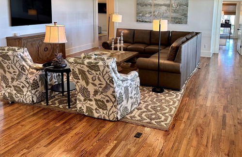 Sulphur Casa | Beautiful custom home on Moss Lake