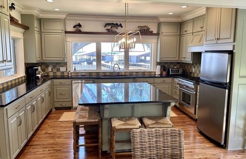 Sulphur Casa | Beautiful custom home on Moss Lake