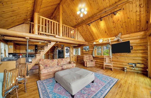 Colonial Pine Hills Cabina | Hermosa cabaña de madera de encargo!