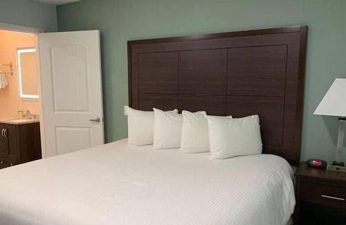 Ocean View Halifax Estates Condominio | Beautiful Daytona Beach King Suite!