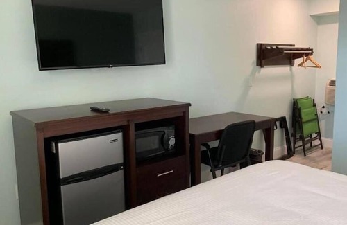 Ocean View Halifax Estates Condominio | Beautiful Daytona Beach King Suite!