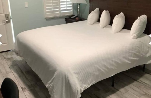 Ocean View Halifax Estates Condominio | Beautiful Daytona Beach King Suite!