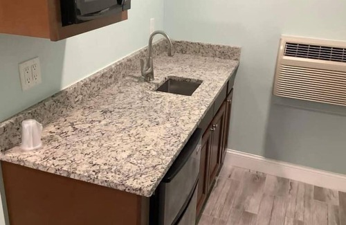 Ocean View Halifax Estates Condominio | Beautiful Daytona Beach King Suite!