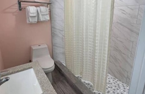 Ocean View Halifax Estates Condominio | Beautiful Daytona Beach King Suite!